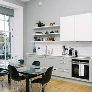 Apartment Joivy Bold And Spacious 1bed Home, Near Haymarket Train Station