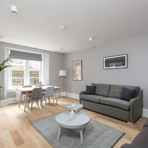 Apartment Joivy Luxurious 2br Near Haymarket Station