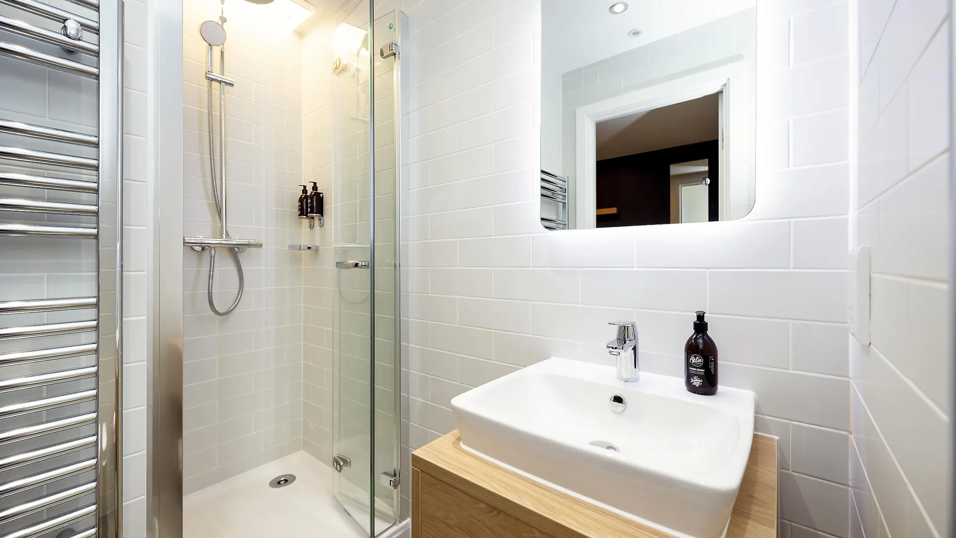 Wilde Aparthotels London Aldgate Tower Bridge 4*,  United Kingdom